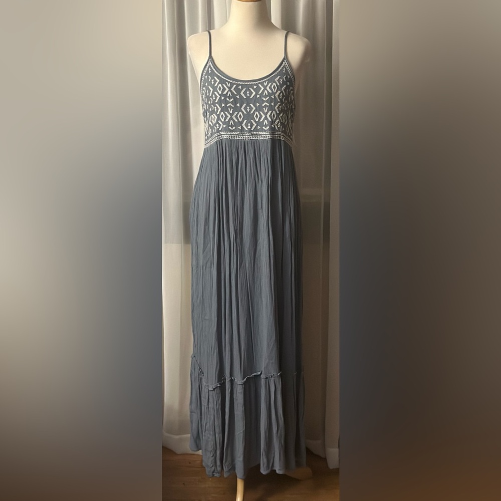 Sim and Sam Embroidered Sleevless Maxi Dress, Size Medium.